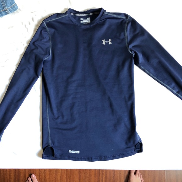 navy blue under armour long sleeve shirt